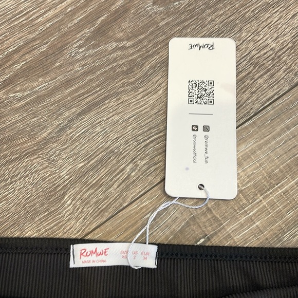 Black Halter Top by Romwe (nwt) - Picture 4 of 4